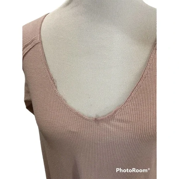 Free People We The Free •XS• Tangerine Thumbhole Flared Hem Distressed Pink Top - Picture 5 of 9